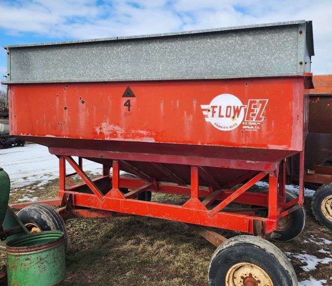 EZFlow Gravity Wagon on Case 8Ton Running Gear, Tows Well, Good Solid
