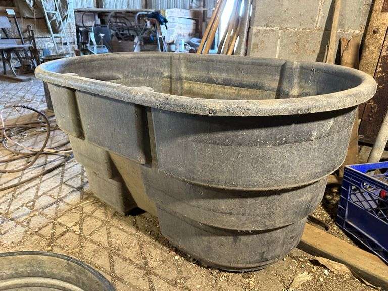 Rubbermaid 100 Gallon Stock Tank and Galvanized Metal Tub (has two