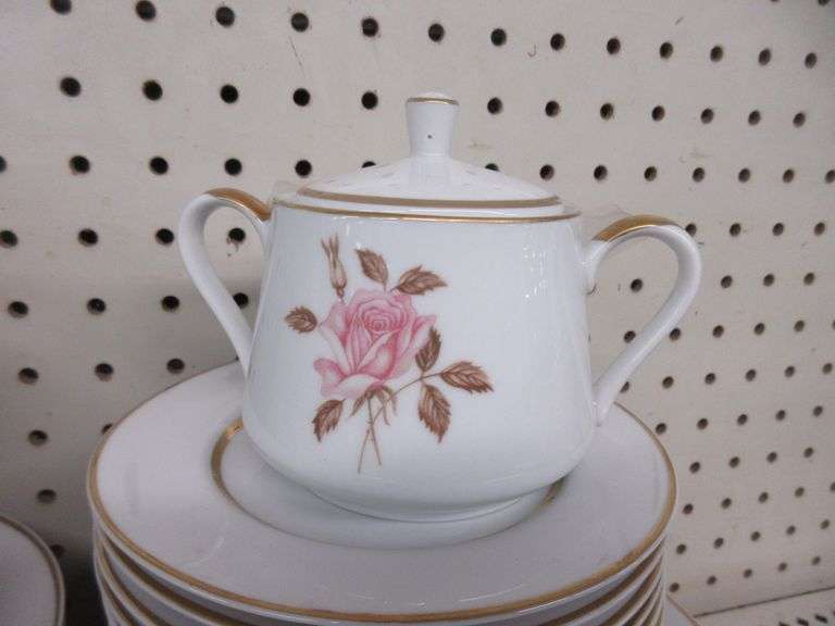 Style House Fine China "Rosemont" china set, made in Japan, includes