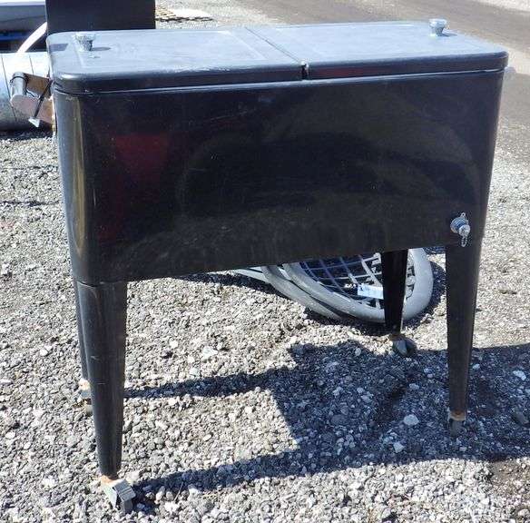 Stand up cooler, 31" x 16" x 32" Albrecht Auction Service
