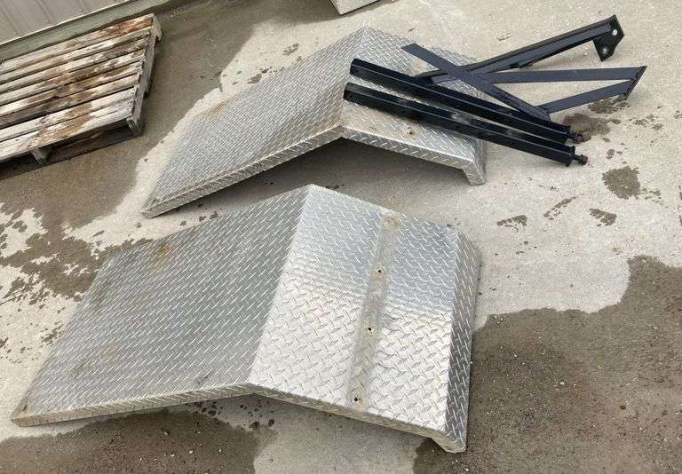 This item Selling ABSOLUTE! (2)Semi Truck Aluminum Half Fenders