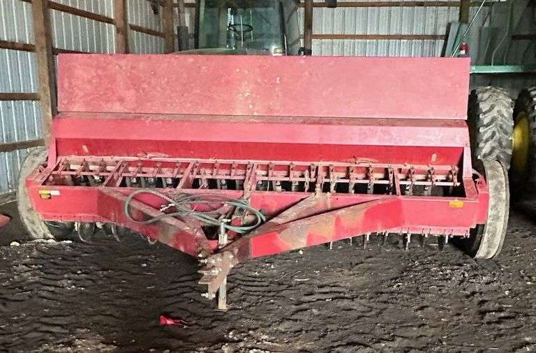 This item Selling ABSOLUTE! International 5100 Grain Drill, 21Hole