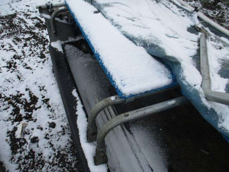 Clam Dave Genz fish trap II, twoperson ice shanty with hitch, 36"W x