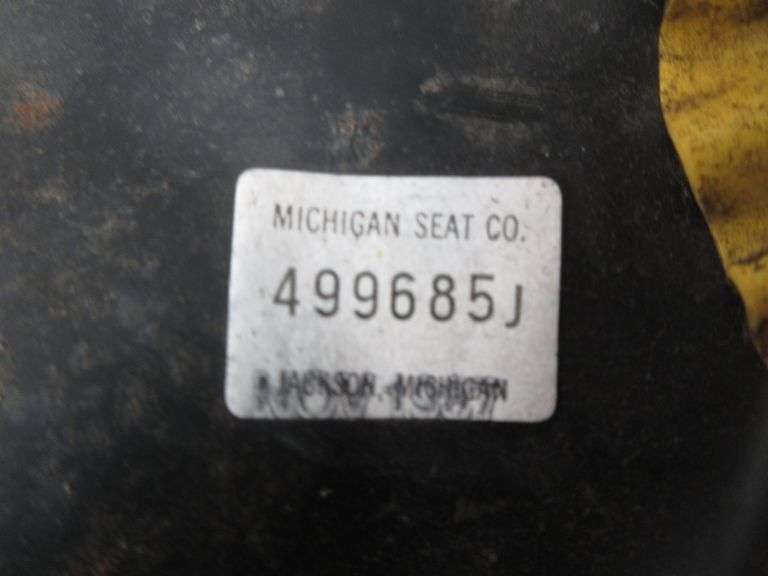 John Deere garden tractor seat, used, no rips Albrecht Auction Service