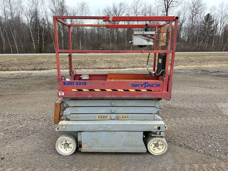 2006 Skyjack SJIII 3219 scissor lift, 19'H, non marking tires, new