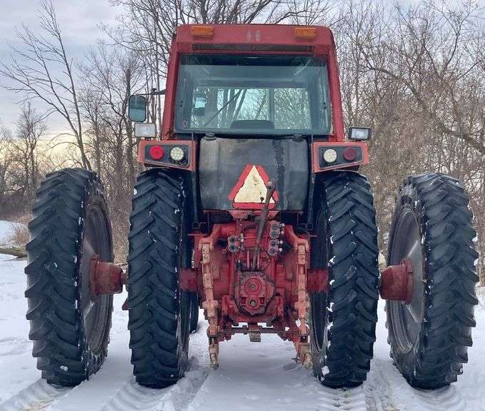 1981 International Harvester 1586 Tractor, 3Remotes, Dual Speed PTO