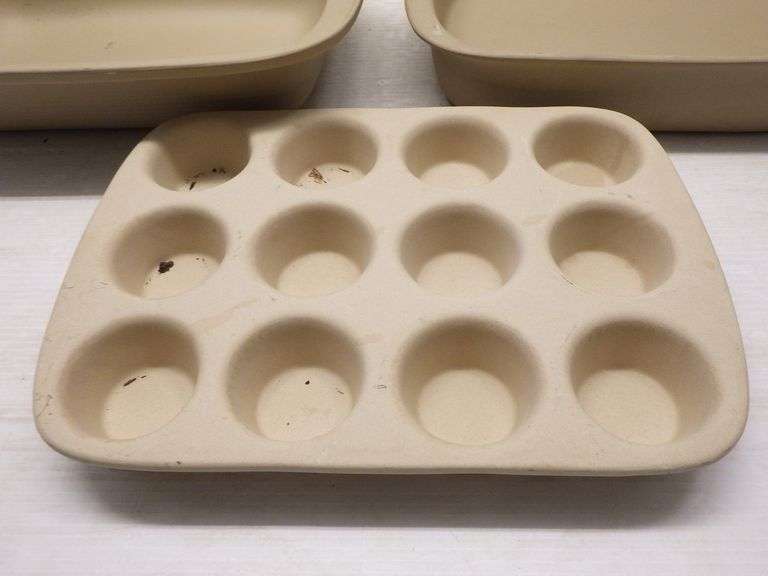 (3) Pampered Chef Classic Collection, include 1 Stoneware cupcake pan