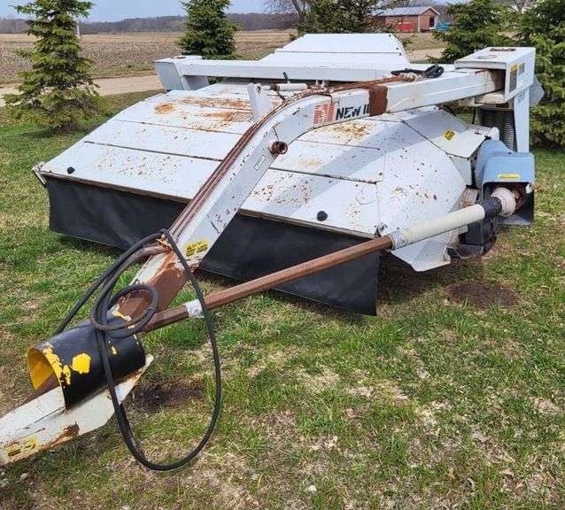 New Idea 5209 Discbine, New Knives, New Grease in Gear Boxes, Field