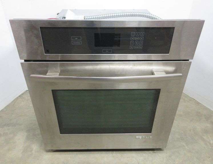 Jenn Air oven, 27"W x 24 1/2"D x 29 1/2"H, powers on, blows fuse during