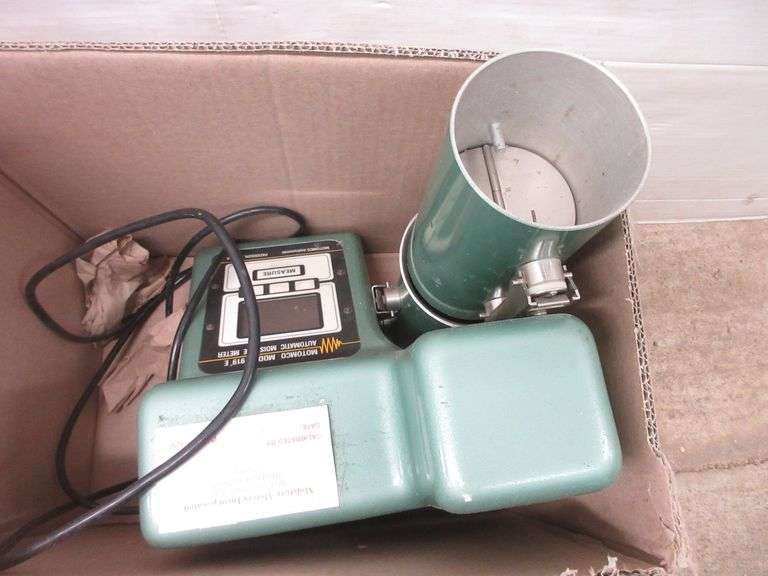 Motomco model 919 E automatic moisture meter, works as it should, came
