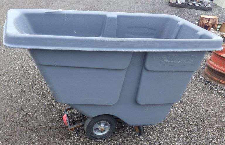 Rubbermaid 1/2 yard trash tilt cart, used - Albrecht Auction Service