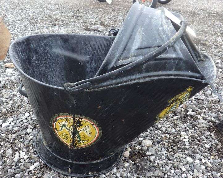 Metal coal bucket, heavy wear Albrecht Auction Service