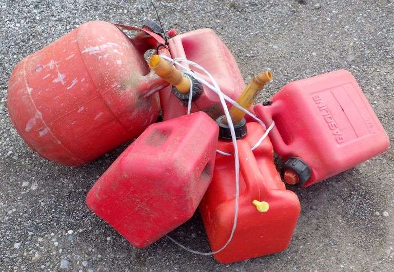 Plastic gas cans, includes 1Gallon, 2.5Gallon, and 1.25Gallon