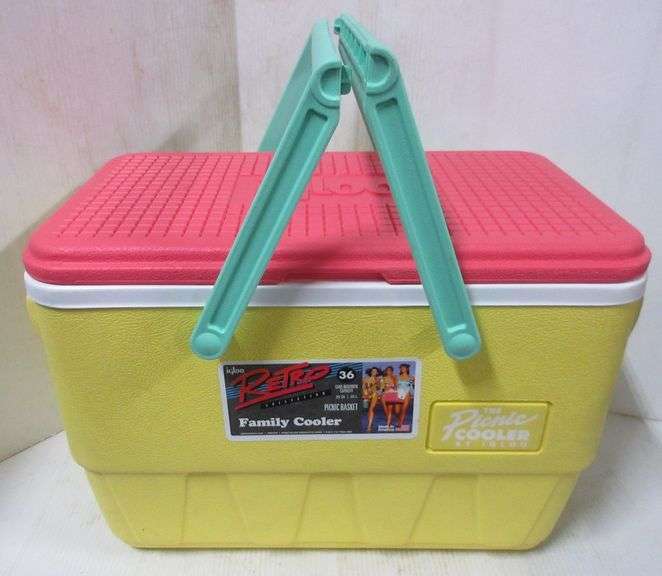 Igloo 25quart Retro Cooler, Limited Edition, picnic basket style, 19"W