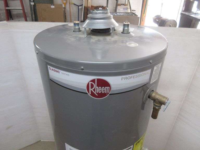 Rheem propane water heater, 40gallon, used for approx. 1 year, very
