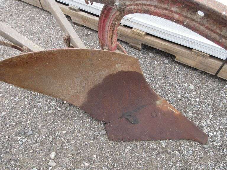 Horse drawn onebottom plow, good Albrecht Auction Service