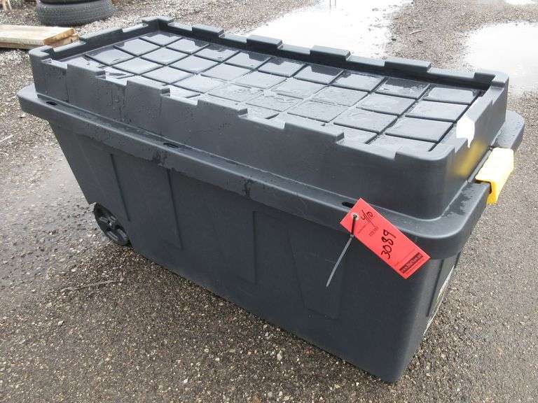 Commander XXL 64gallon tote with wheels, great Albrecht Auction Service