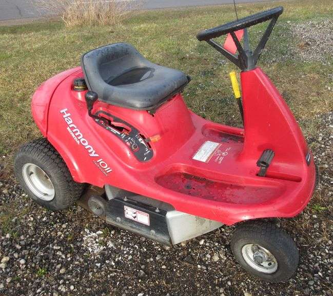 Honda Harmony 1011 lawn tractor, electric start, hydrostatic