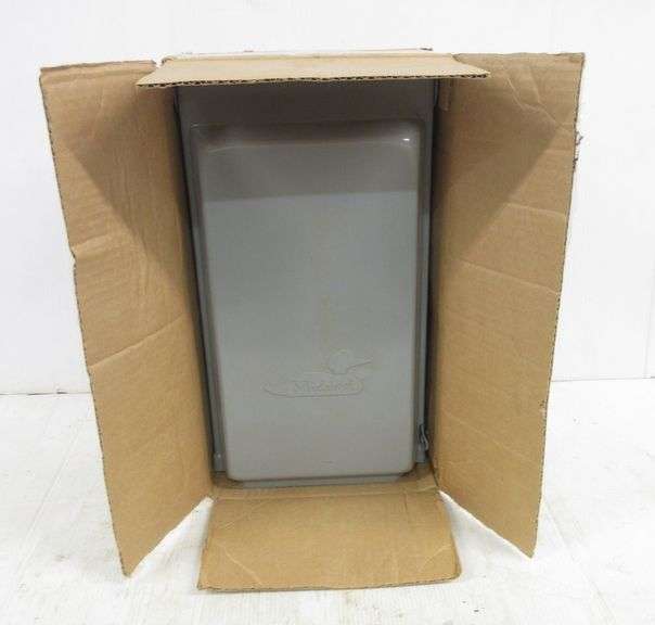 100 Amp outdoor disconnect electric panel with three circuit wire ...