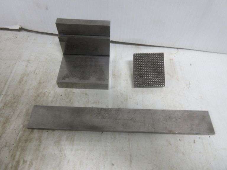 Box of assorted machinist items, including Parallels, setup blocks