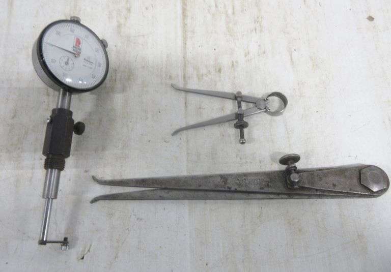 Box of assorted machinist items, including Parallels, setup blocks