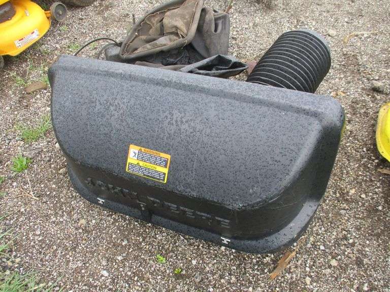 John Deere LX277 Lawn Tractor, installed new fuel pump on 3/2023, only