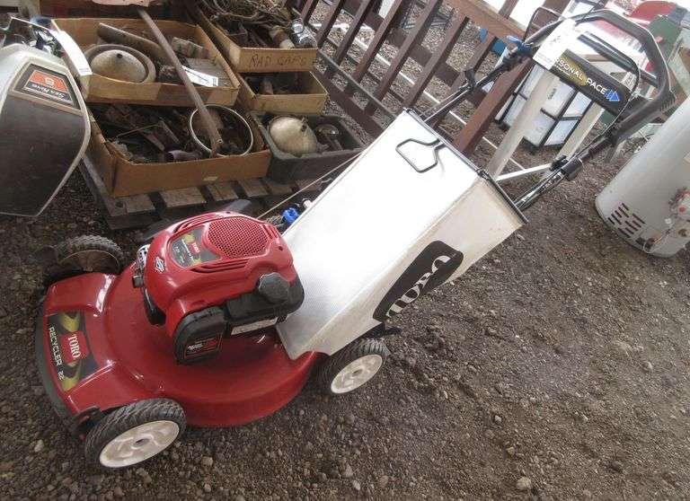 Toro 22" recycle lawn mower with bagger, manual, and extra blade, used very little, runs