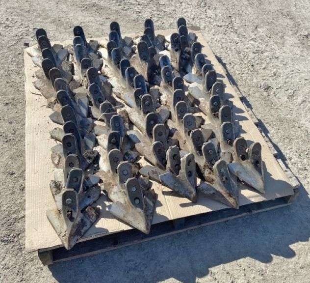 (67)Richmond Bros. Field Cultivator Sweeps, 47° Angle Stem, 7/16