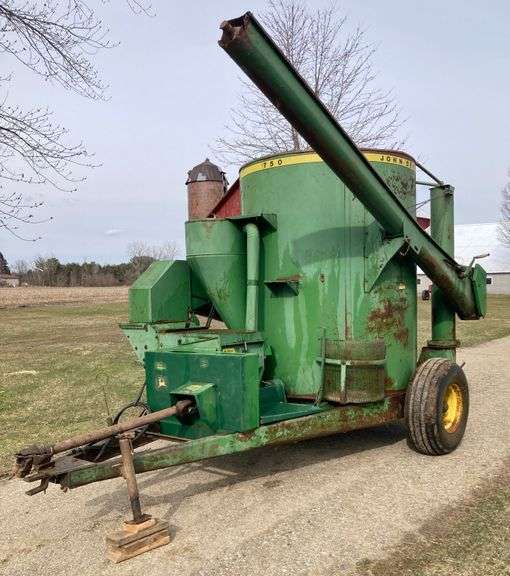 John Deere 750 Grinder/Mixer, Includes (2)Screens Albrecht Auction