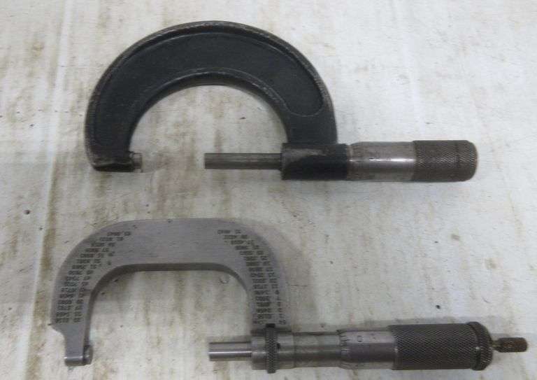 Box of assorted machinist items, including Parallels, setup blocks