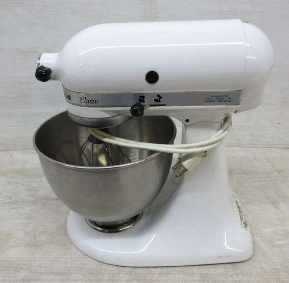 Kitchenaid classic stand mixer, 13"L x 13 1/2"H, works well Albrecht