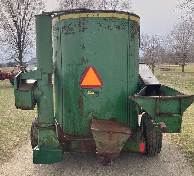 John Deere 750 Grinder/Mixer, Includes (2)Screens Albrecht Auction