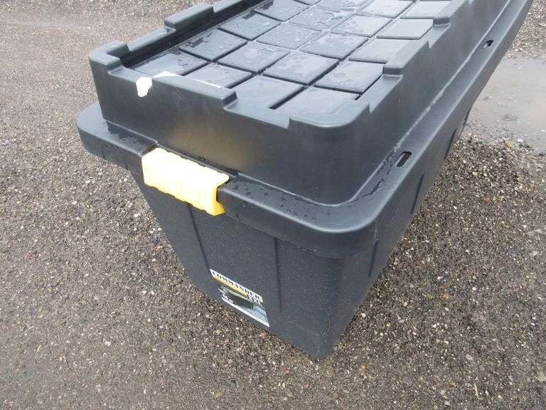 Commander XXL 64gallon tote with wheels, great Albrecht Auction Service