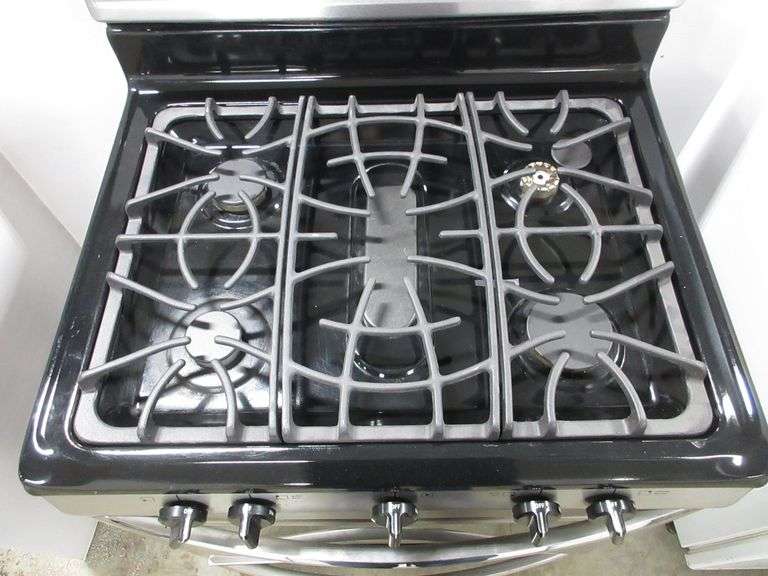 Frigidaire gas stove, gallery edition, 29 1/2"W, missing middle burner
