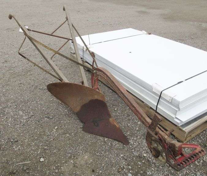 Horse drawn onebottom plow, good Albrecht Auction Service