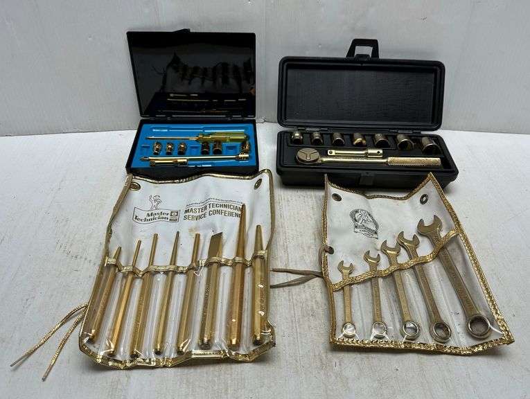 Chrysler tool sets, great Albrecht Auction Service