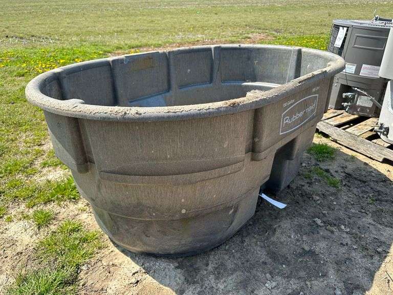 Rubbermaid 150 Gallon Stock Tank Albrecht Auction Service