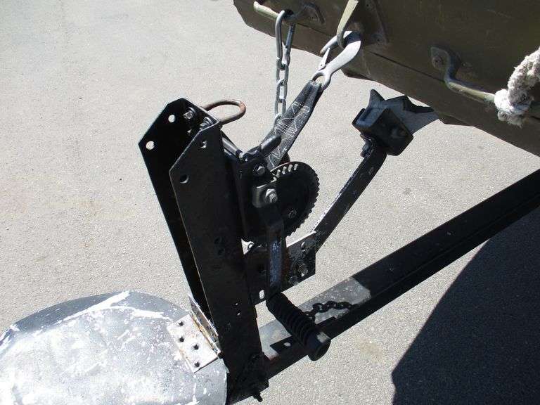 2001 Crestliner Jon duck boat, 14' aluminium flat bottom fitted with a