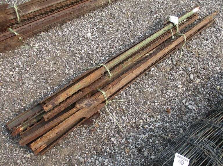 (12) TFence posts, 6', used, rusty Albrecht Auction Service
