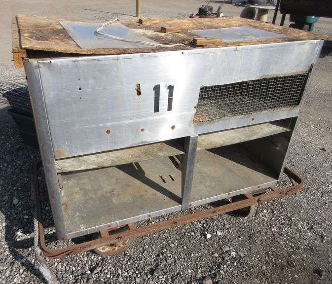 Portable heated baby chick pen, includes light bulbs, 46" x 24" x 29", heavy wear Albrecht