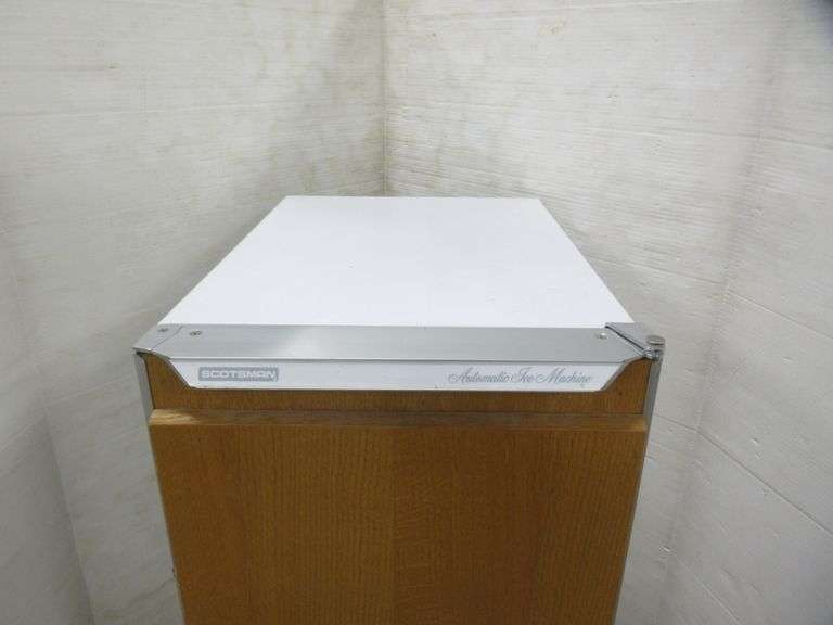 Scotsman ice maker, 15"W x 22"D x 36"H, used, works Albrecht Auction