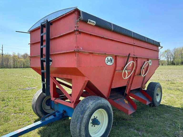 J&M Gravity Wagon, 500 Bushel, Extendable Tongue, Two Side Doors with