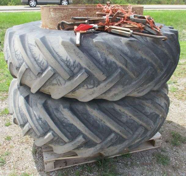 18.4 x 34 Snapon duals Albrecht Auction Service