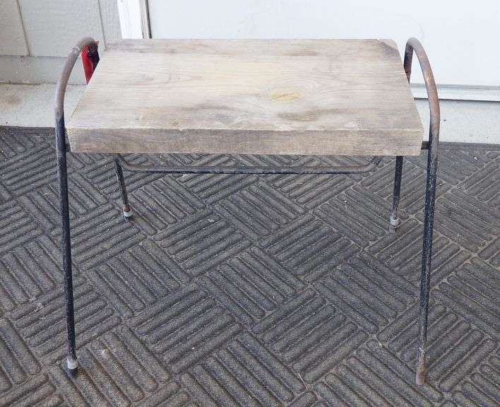 Older horse/equestrian mounting stool Albrecht Auction Service