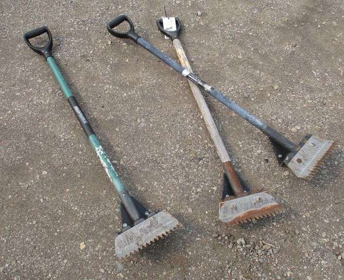 (3) Roofing forks/shovels, good Albrecht Auction Service