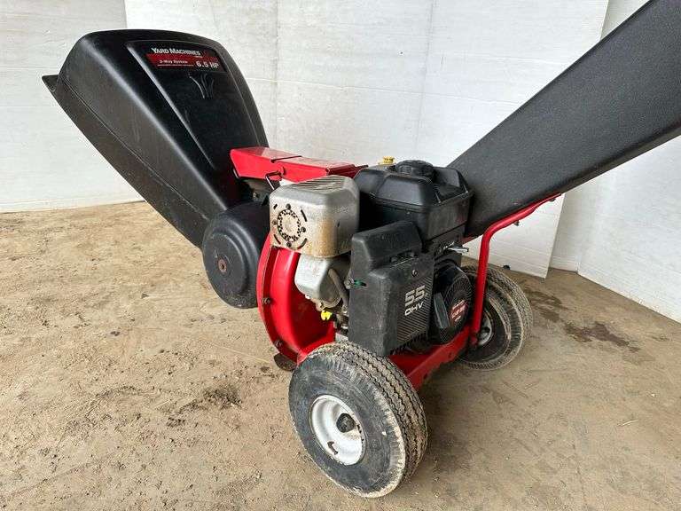 Yard Machines Chipper/Shredder, 6.5 hp Briggs & Stratton Engine, Ran