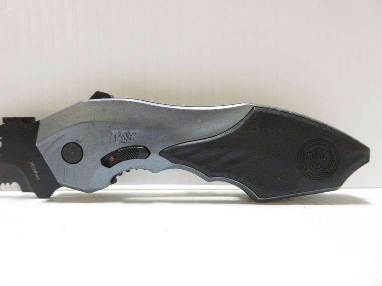 (11) Tactical knives from Gerber, Smith & Wesson, EMS, SOG, Ozkurt