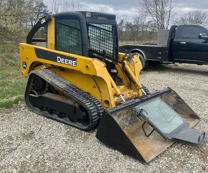John Deere CT322 Track Loader, (2910 Hours), Hand Controls, Cab with