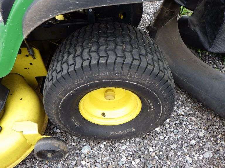 John Deere LA145 Lawn Tractor, 22 HP, Briggs & Stratton Engine, 48" Deck with vacuum attach and