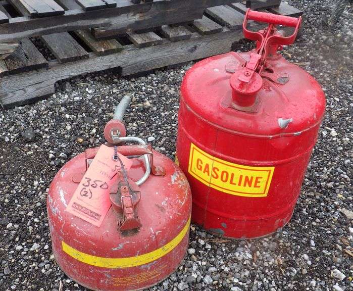 2.5Gallon and 5Gallon gas cans Albrecht Auction Service